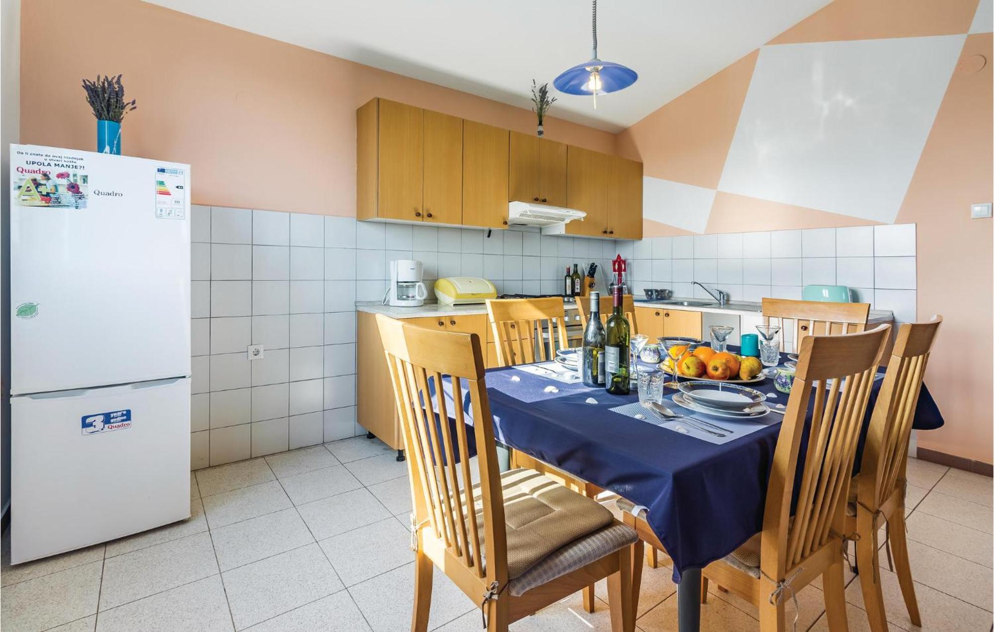 2 Bedroom Awesome Apartment In Vinkuran Exterior foto